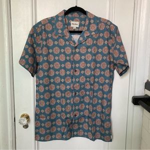 Men’s camp collar patterned short-sleeve shirt